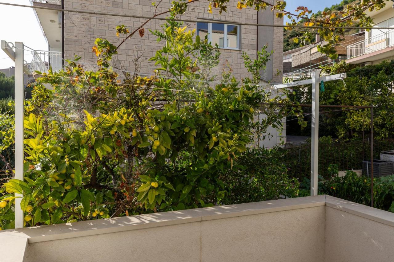 Apartments With A Parking Space Omis - 2745 Exterior foto