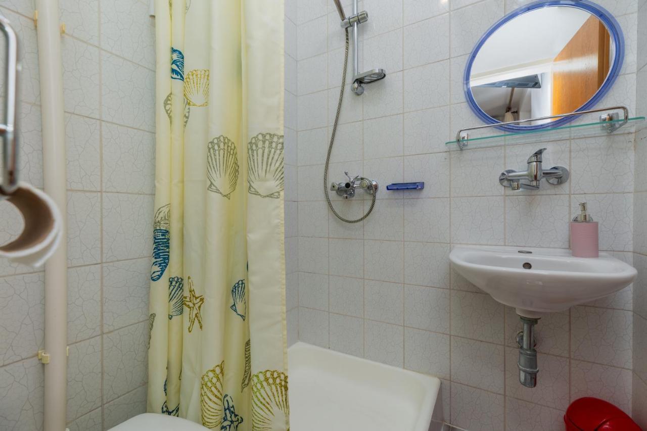 Apartments With A Parking Space Omis - 2745 Exterior foto