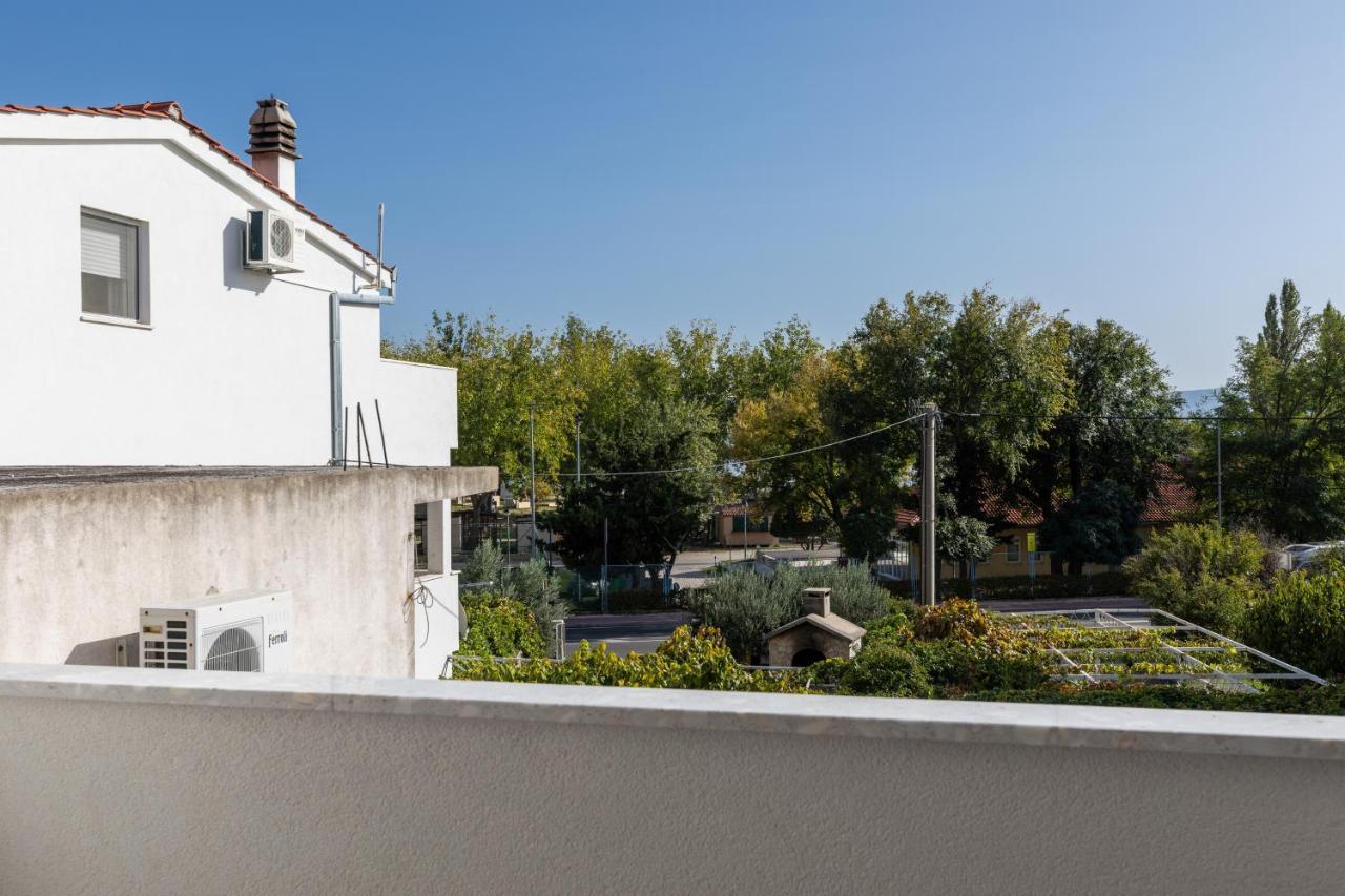 Apartments With A Parking Space Omis - 2745 Exterior foto