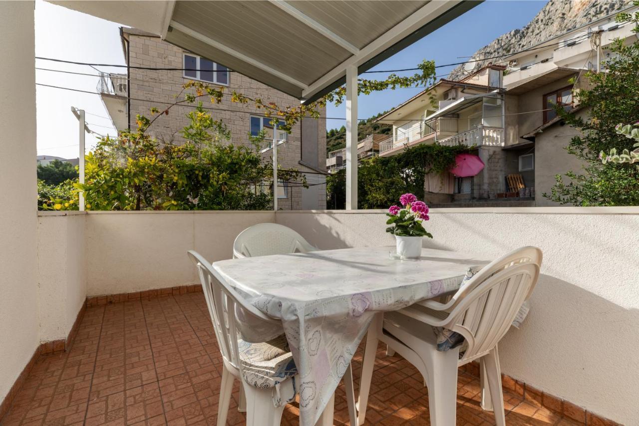 Apartments With A Parking Space Omis - 2745 Exterior foto