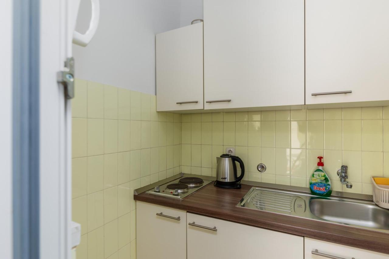 Apartments With A Parking Space Omis - 2745 Exterior foto