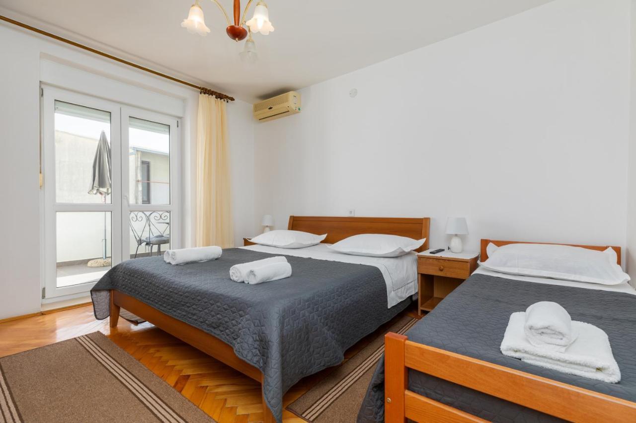 Apartments With A Parking Space Omis - 2745 Exterior foto