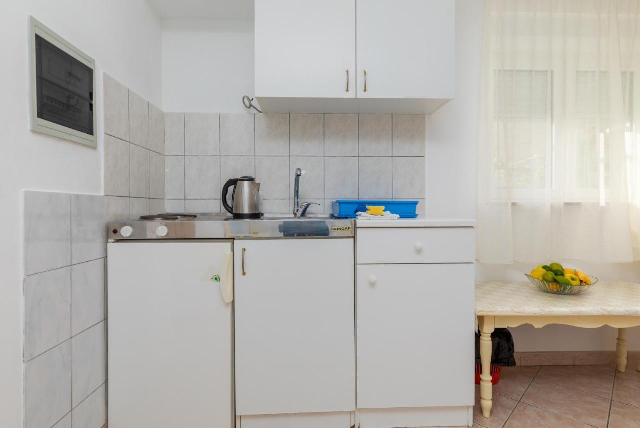 Apartments With A Parking Space Omis - 2745 Exterior foto